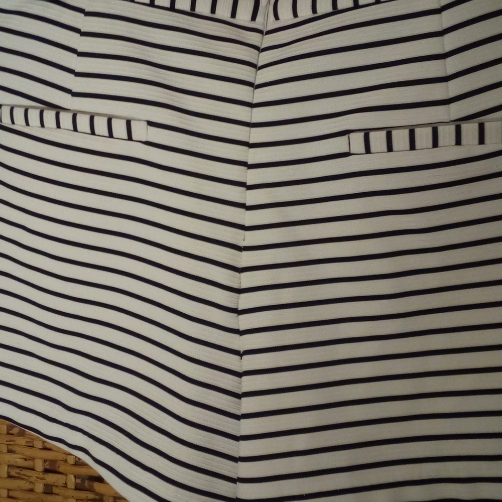 Shorts - Picture 3 of 4